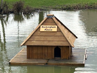 Photo of the duck house on Manor Way Pond